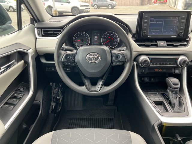 Used 2022 Toyota RAV4 XLE w/ Convenience Package FWD image 16