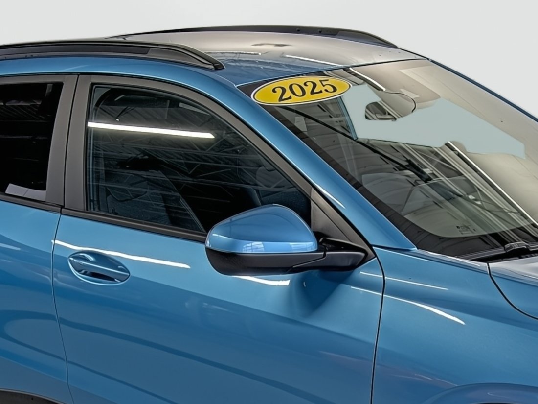 Used 2025 Chevrolet Trax LT w/ Driver Confidence Package FWD image 17