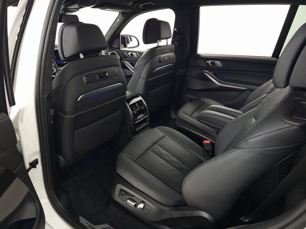 Used 2025 BMW X7 M60i w/ Climate Comfort Package image 41