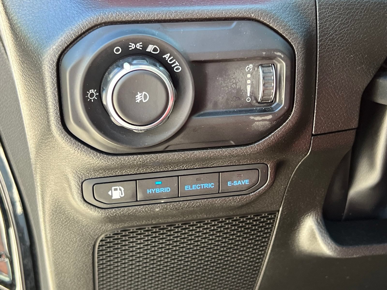 Used 2023 Jeep Wrangler Unlimited Rubicon 4xe AWD/4WD image 24