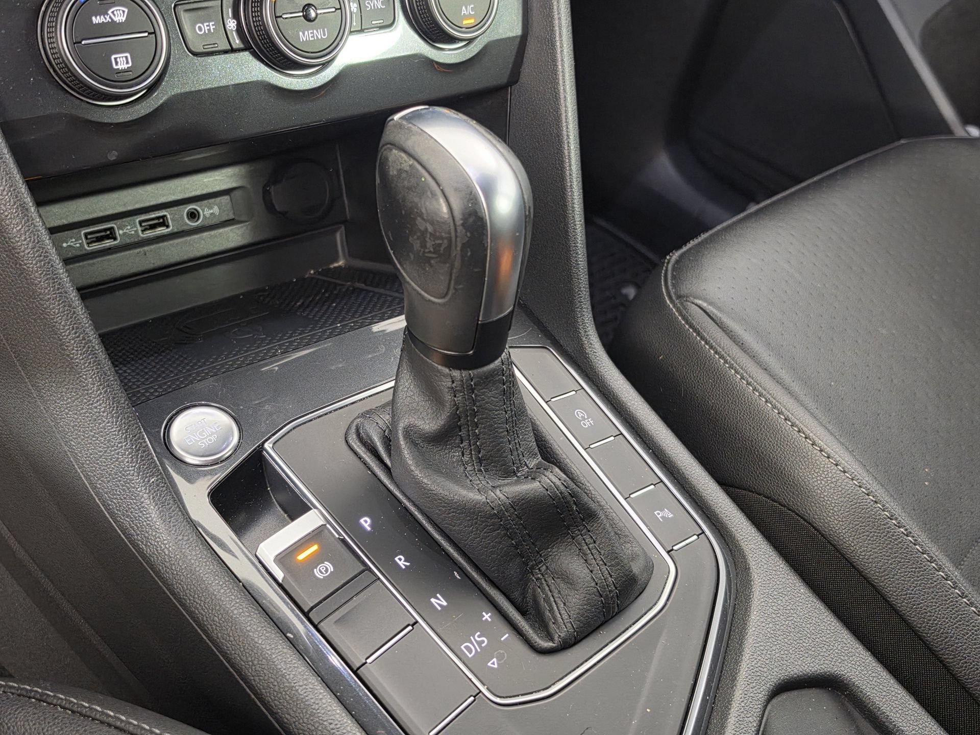 Used 2020 Volkswagen Tiguan SE R-Line FWD image 20