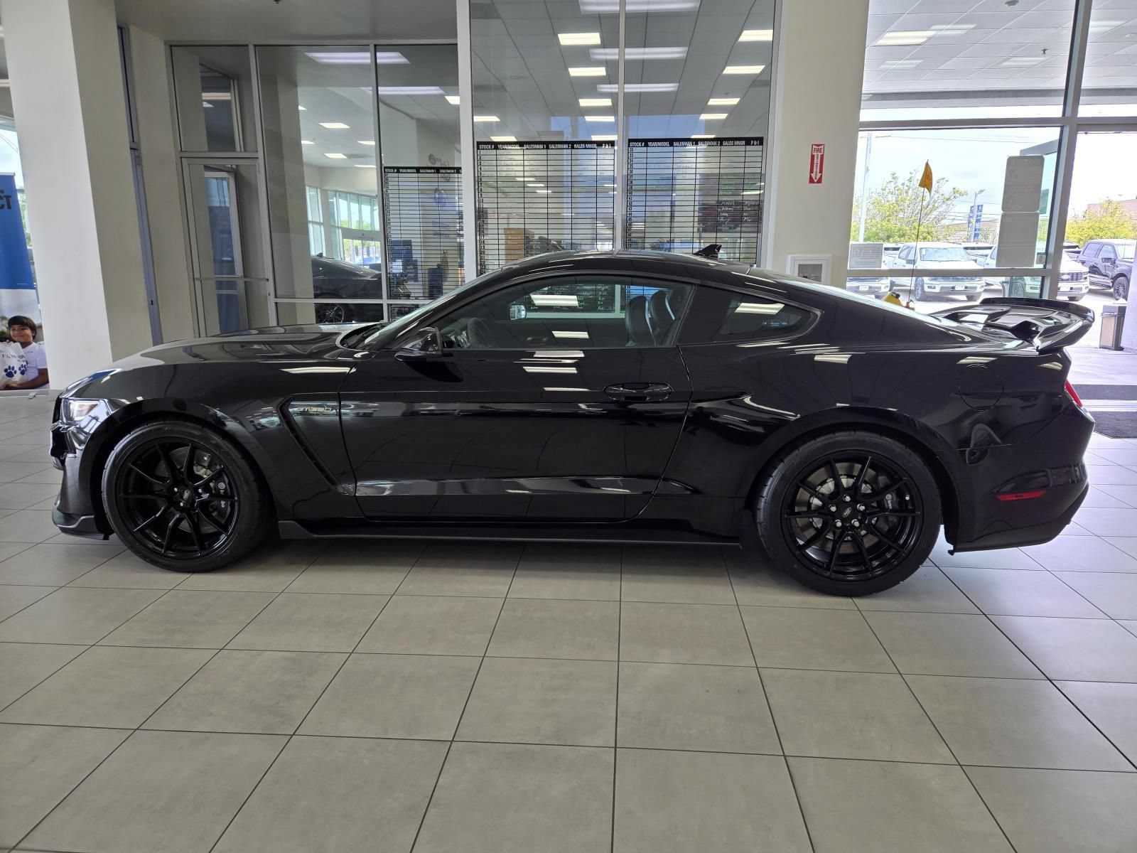 Used 2020 Ford Mustang Shelby GT350 w/ Technology Package RWD image 5