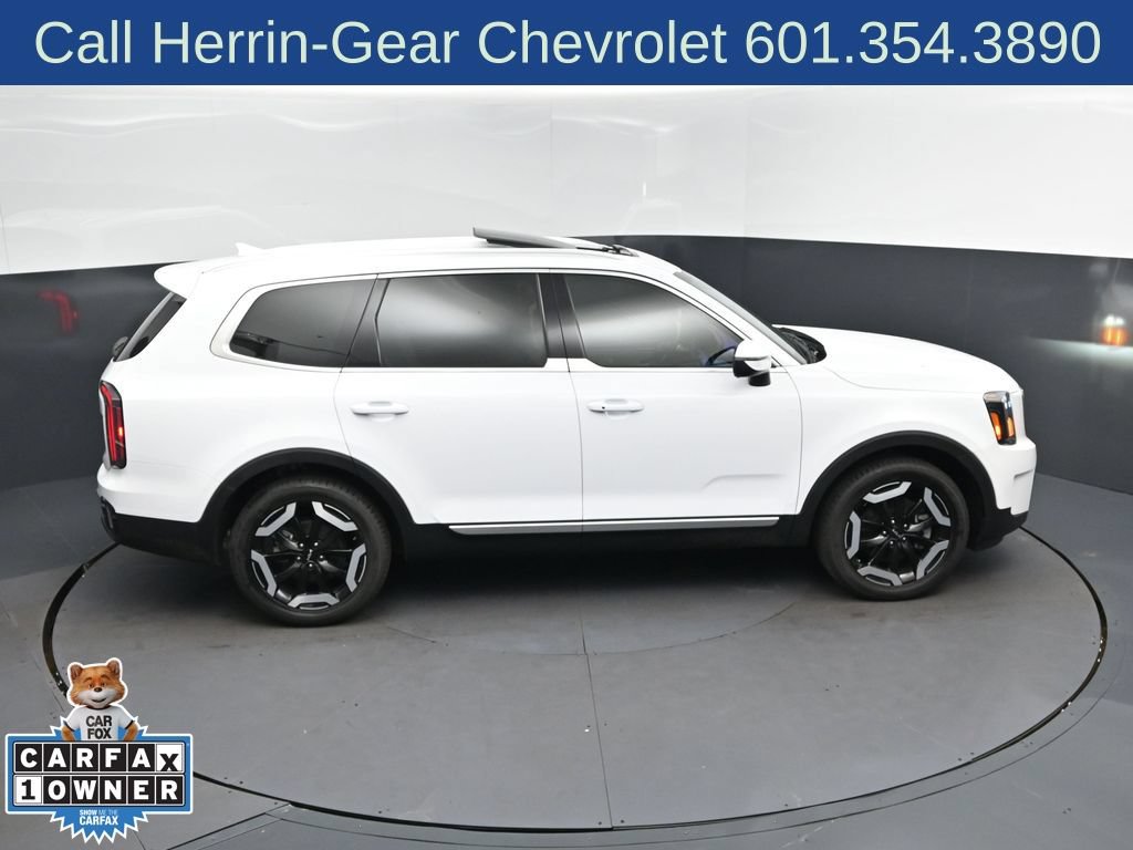 Used 2024 Kia Telluride EX w/ EX Captain's Chair Package FWD image 35