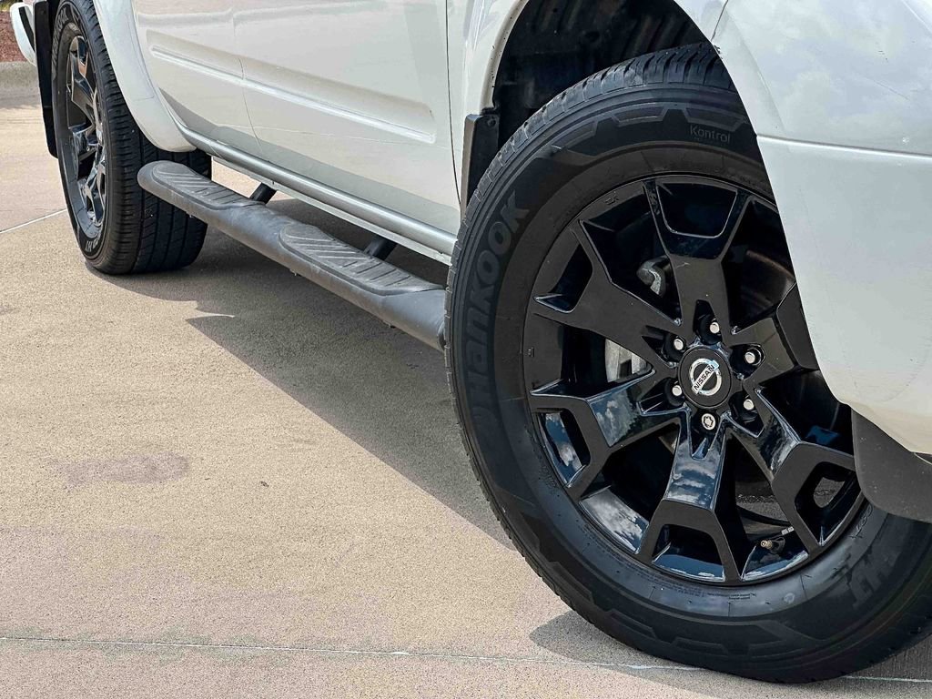 Used 2021 Nissan Frontier SV w/ Midnight Edition Floor Mats RWD image 9