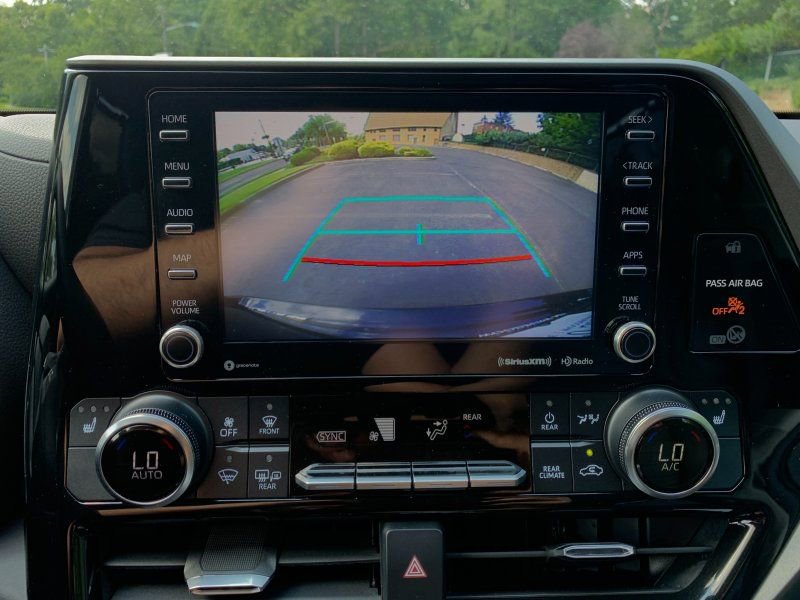 Used 2020 Toyota Highlander XLE AWD/4WD image 22