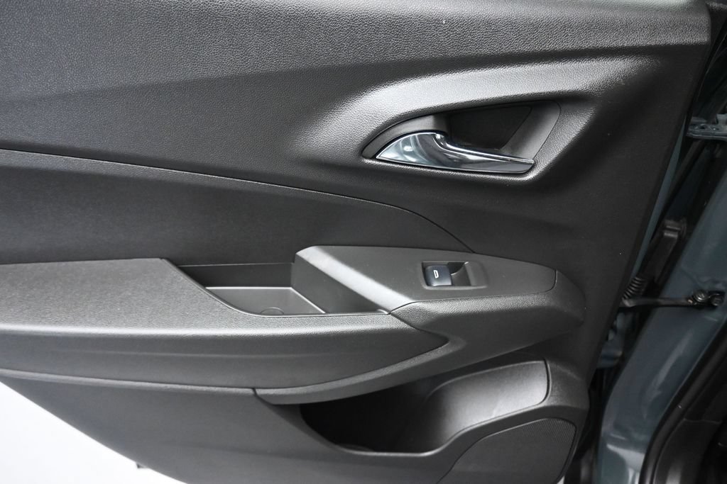 Used 2025 Chevrolet Trax LS FWD image 26