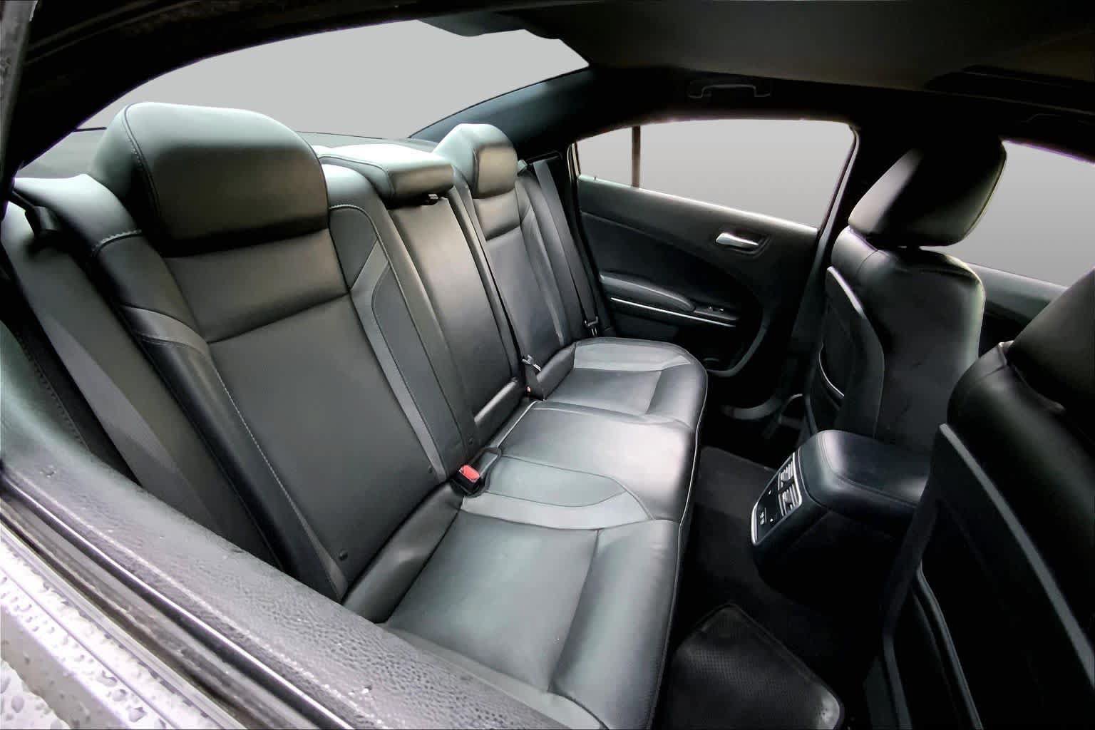 Used 2022 Dodge Charger SXT w/ Leather Interior Group RWD image 18
