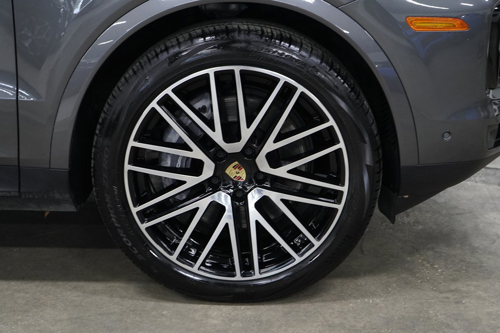 Used 2024 Porsche Cayenne AWD/4WD image 34