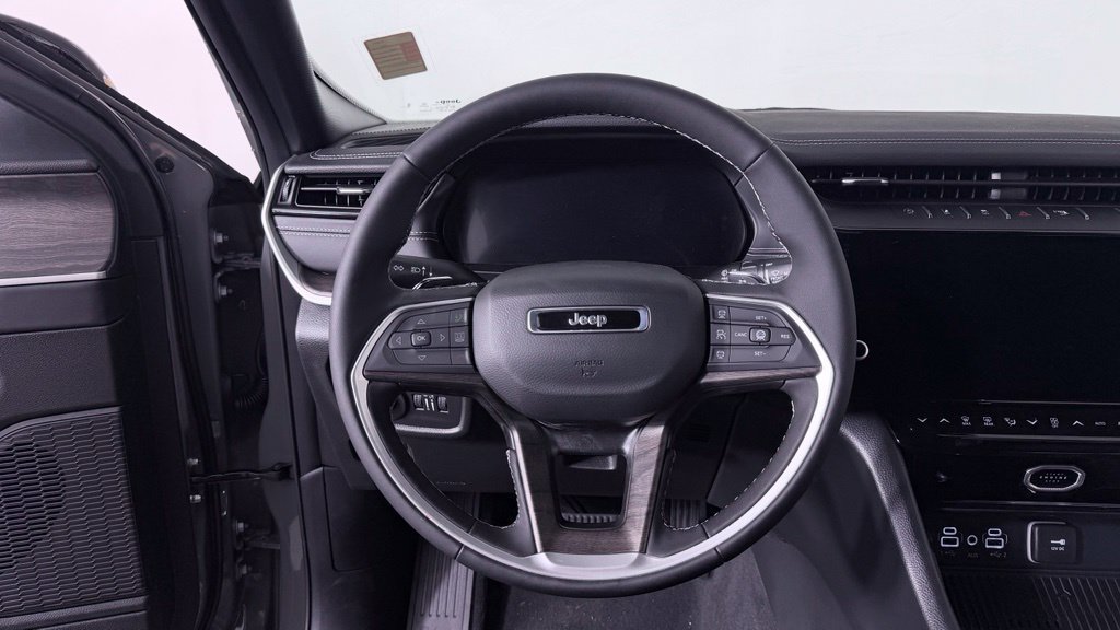 New 2027 Jeep Grand Cherokee Limited AWD/4WD image 16