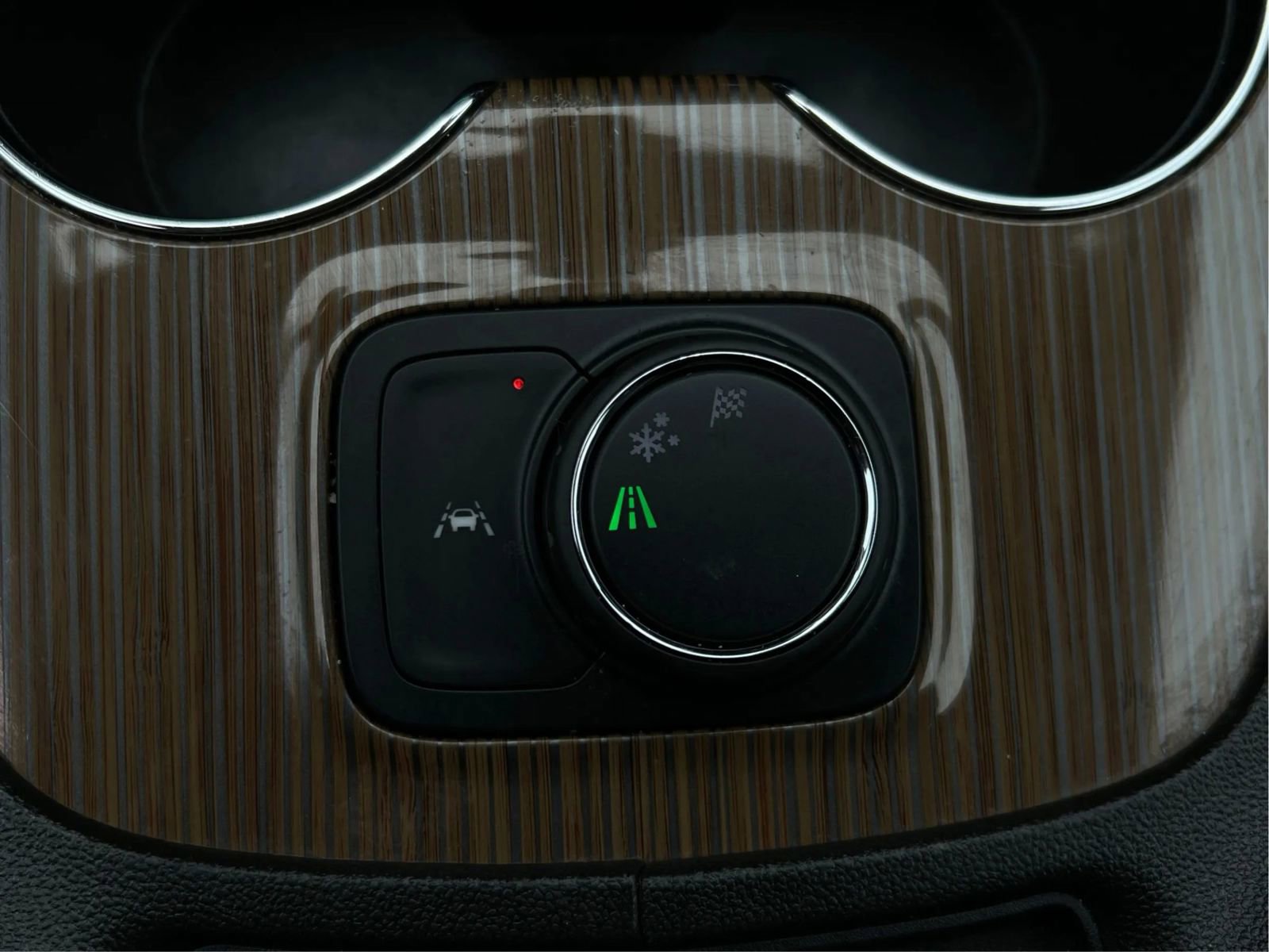 Used 2023 GMC Acadia SLE FWD image 24