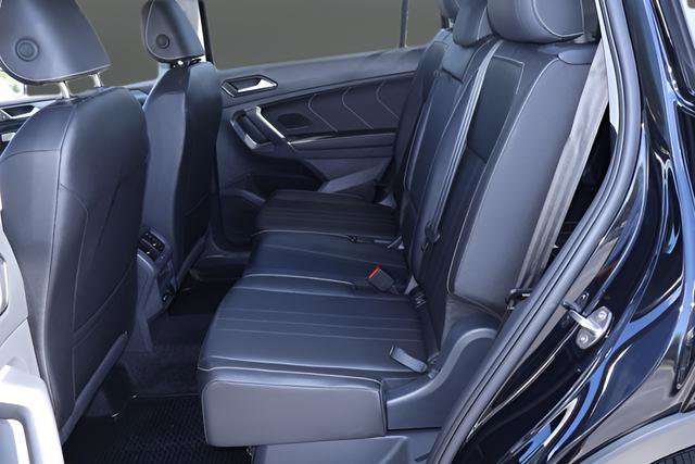 Certified 2024 Volkswagen Tiguan SE FWD image 15