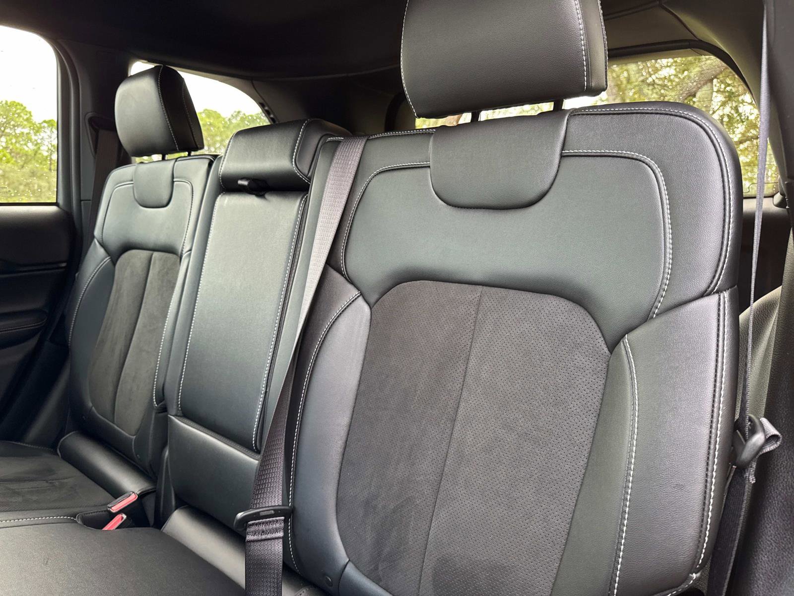 Certified 2025 Jeep Grand Cherokee Altitude image 13