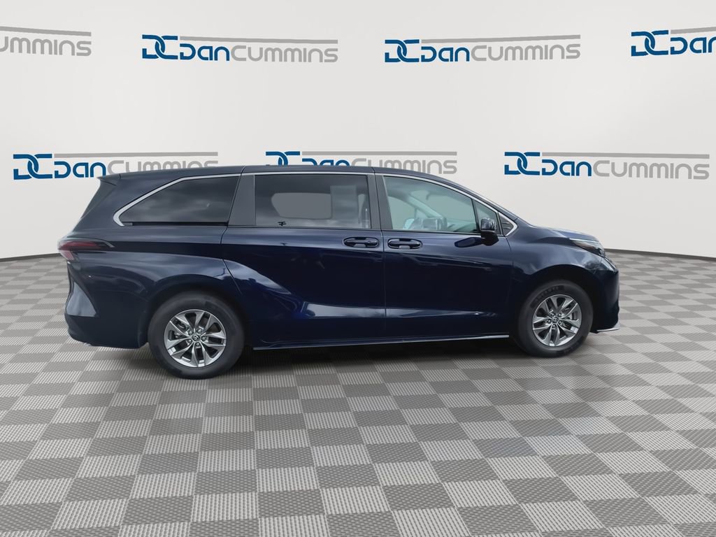 Used 2024 Toyota Sienna LE image 13