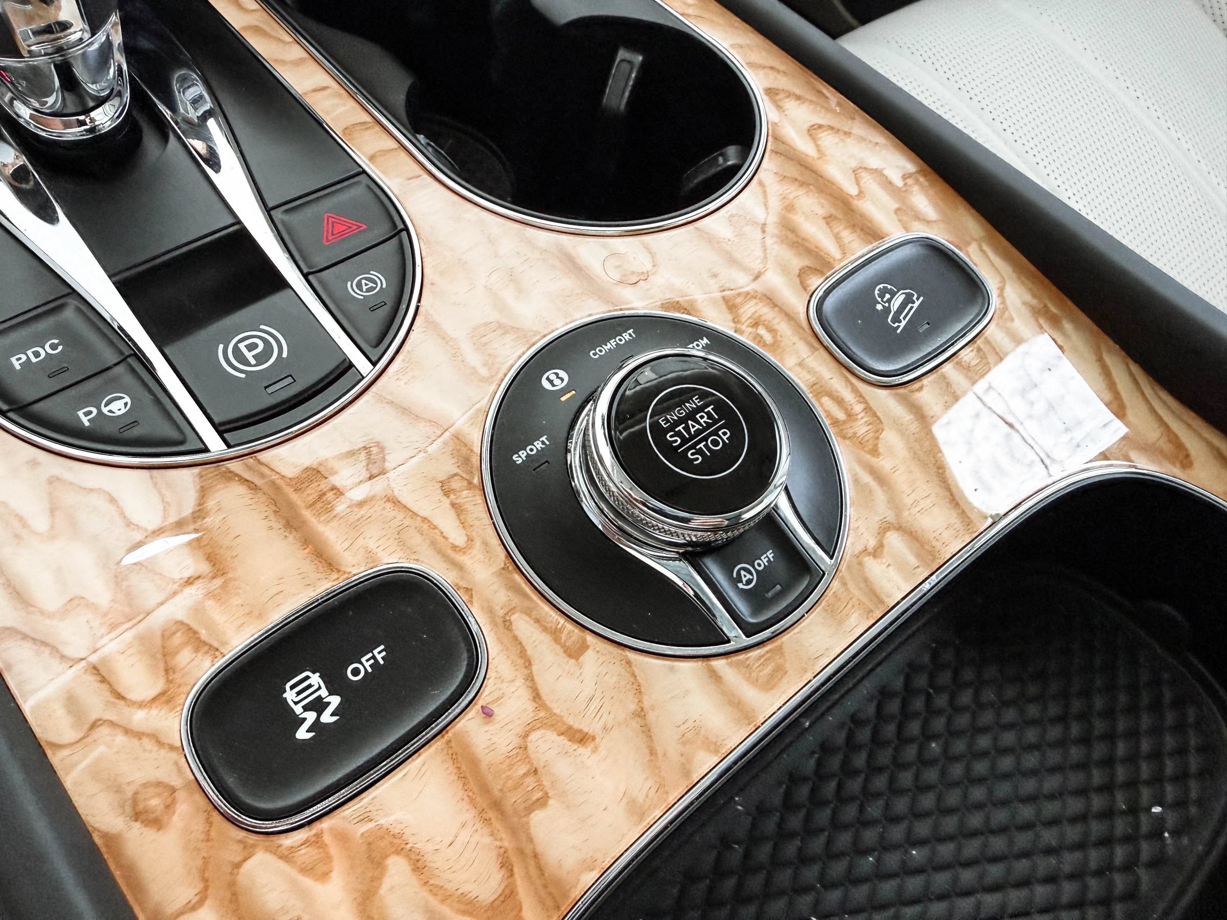 Used 2022 Bentley Bentayga AWD/4WD image 25
