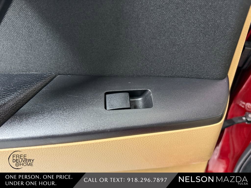 Used 2011 MAZDA MAZDA3 i Touring FWD image 34