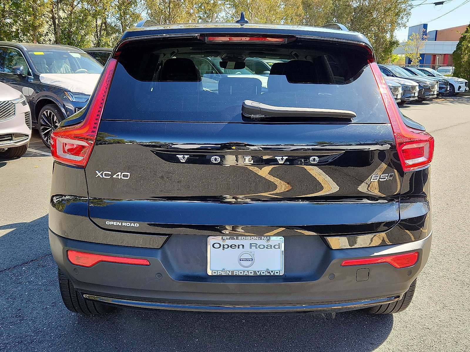 Certified 2023 Volvo XC40 B5 Plus w/ Protection Package Premier AWD/4WD image 5