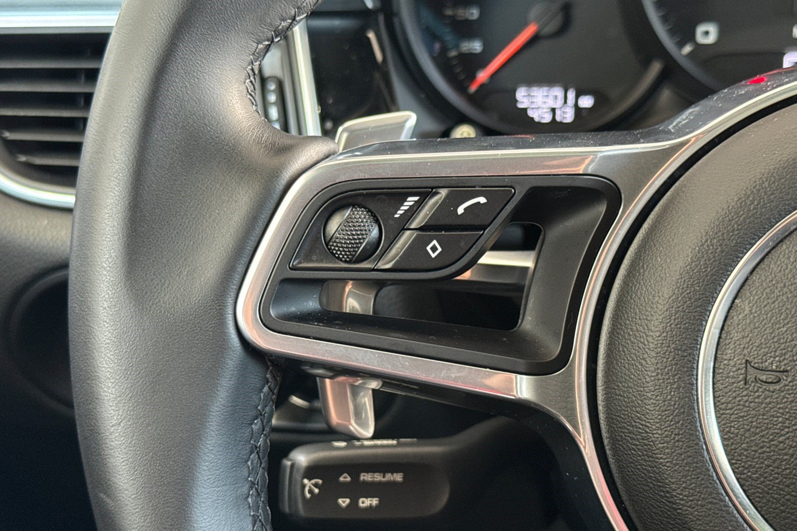 Used 2018 Porsche Macan Sport Edition AWD/4WD image 30