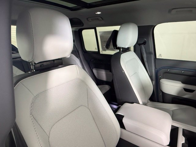 New 2026 Land Rover Defender 110 S AWD/4WD image 32