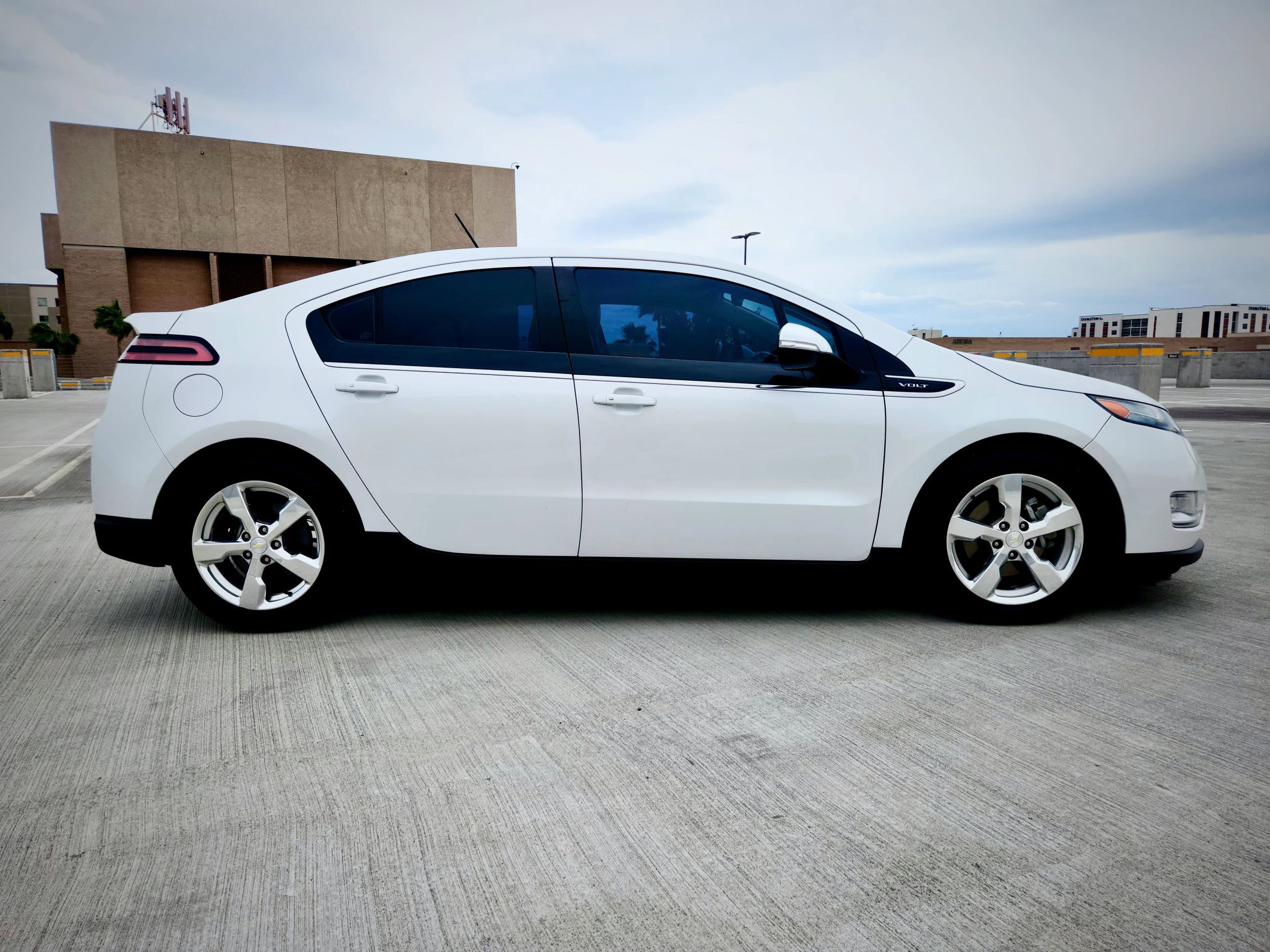 Used 2015 Chevrolet Volt Premium w/ Premium Trim Package FWD image 7