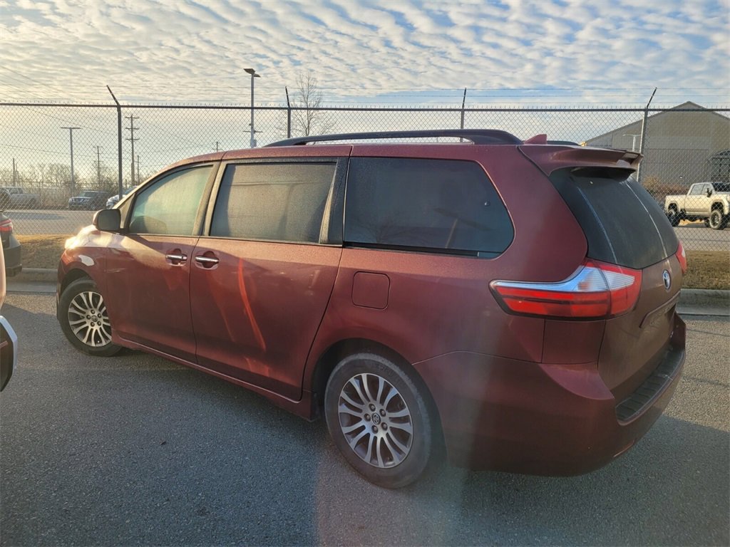 Used 2019 Toyota Sienna L image 6