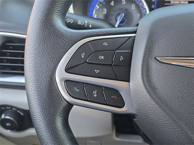 Used 2020 Chrysler Pacifica Touring image 27