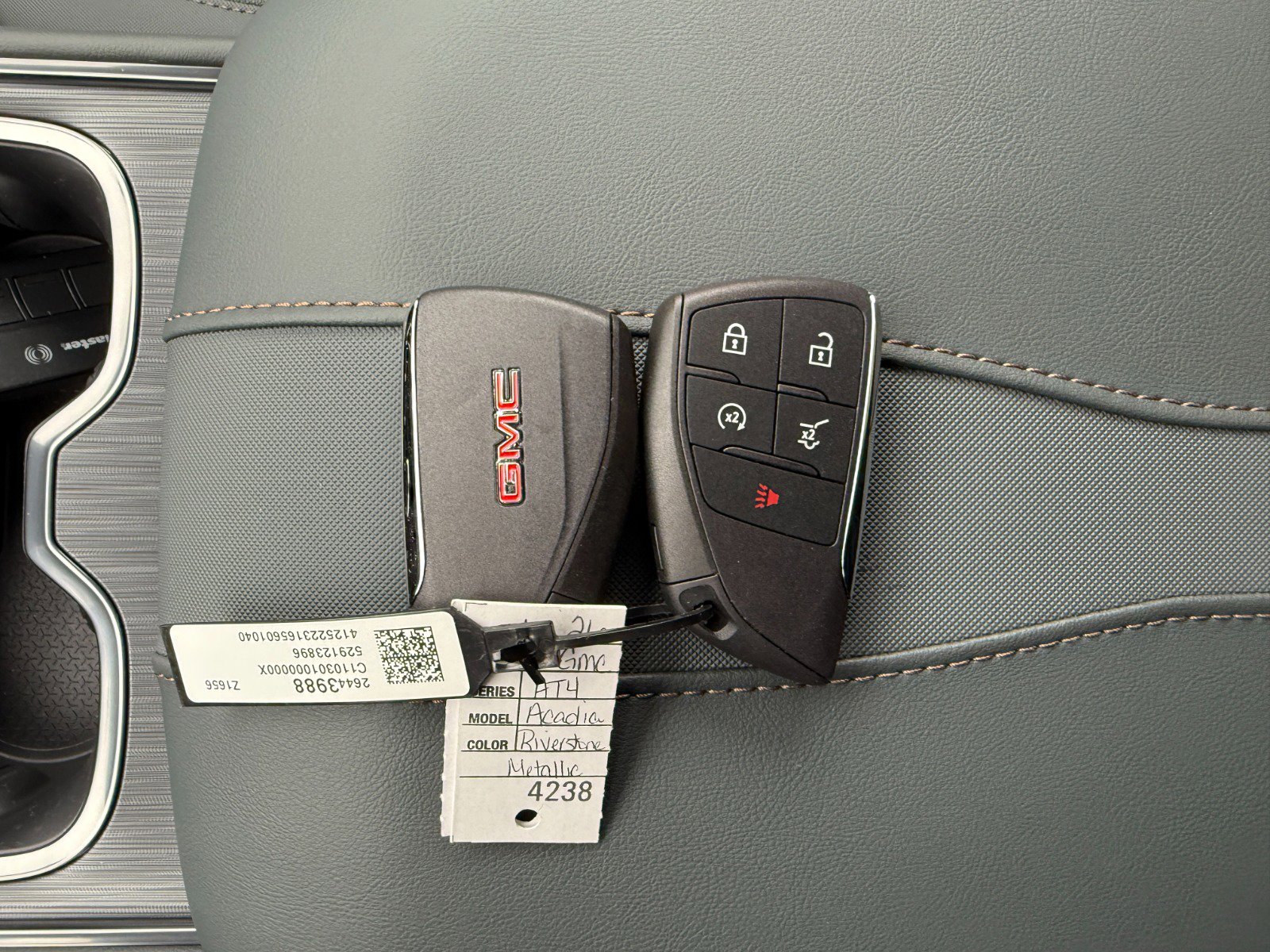 New 2026 GMC Acadia AT4 w/ LPO, Floor Liner Package image 39