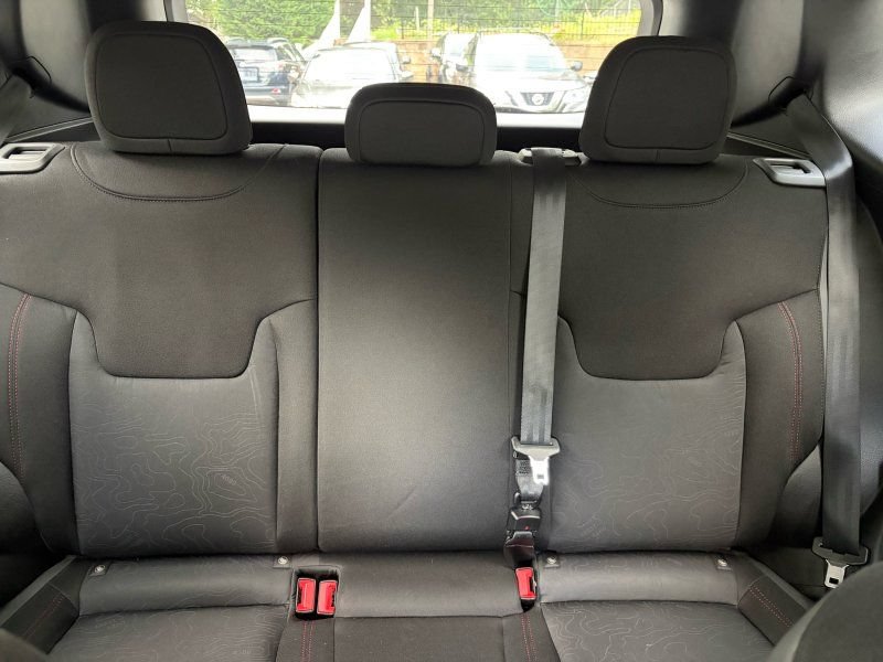 Used 2015 Jeep Renegade Trailhawk AWD/4WD image 23