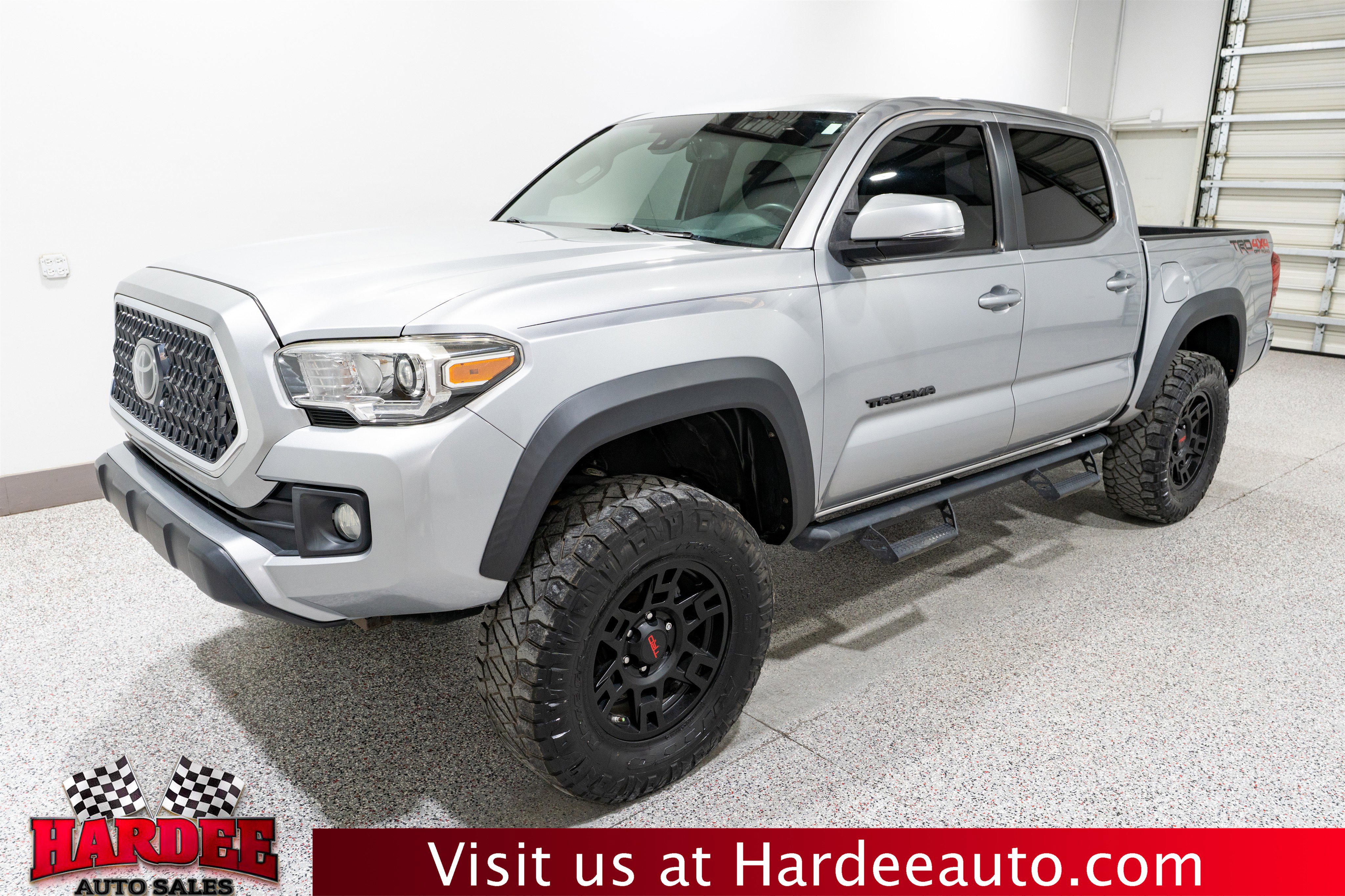 Used 2018 Toyota Tacoma TRD Off-Road image 2