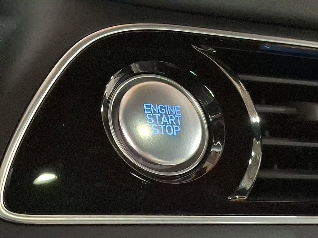 Used 2023 Genesis G70 3.3T image 21