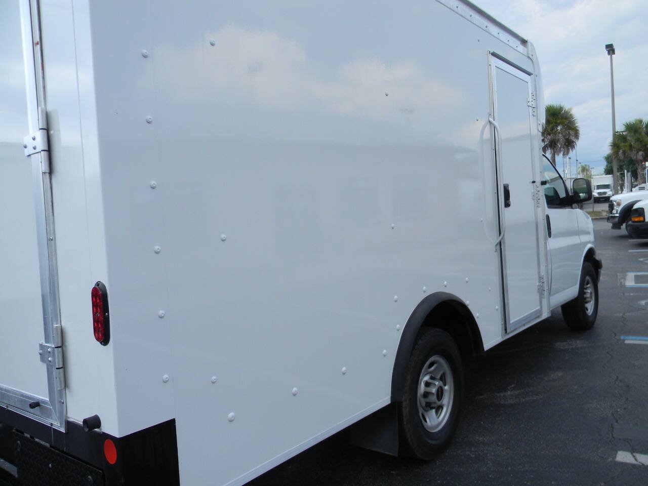 Used 2022 GMC Savana 3500 w/ Power Convenience Package RWD image 13