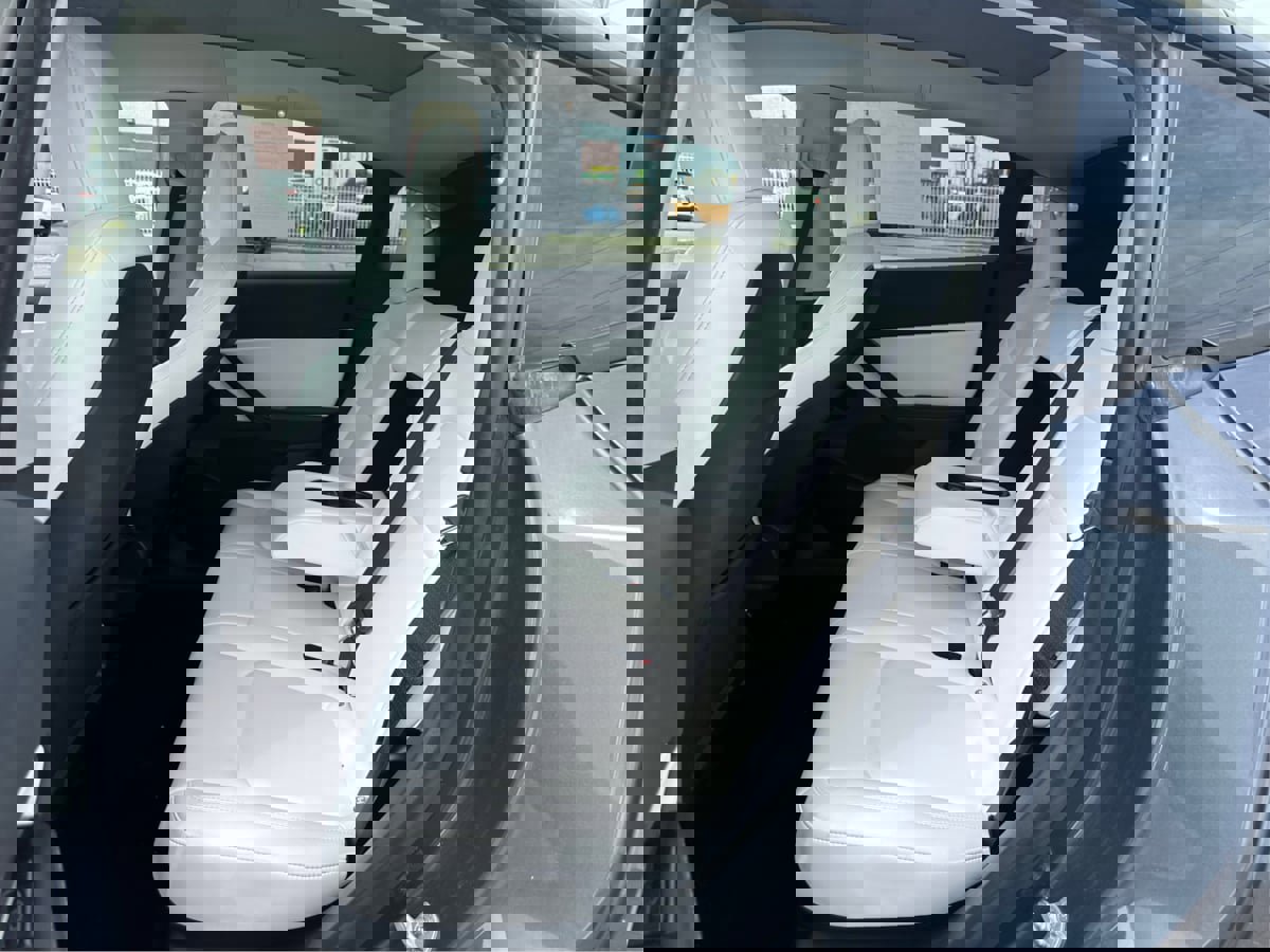 Used 2020 Tesla Model Y Long Range image 11