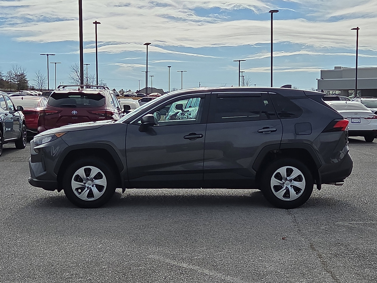 Used 2022 Toyota RAV4 LE image 3