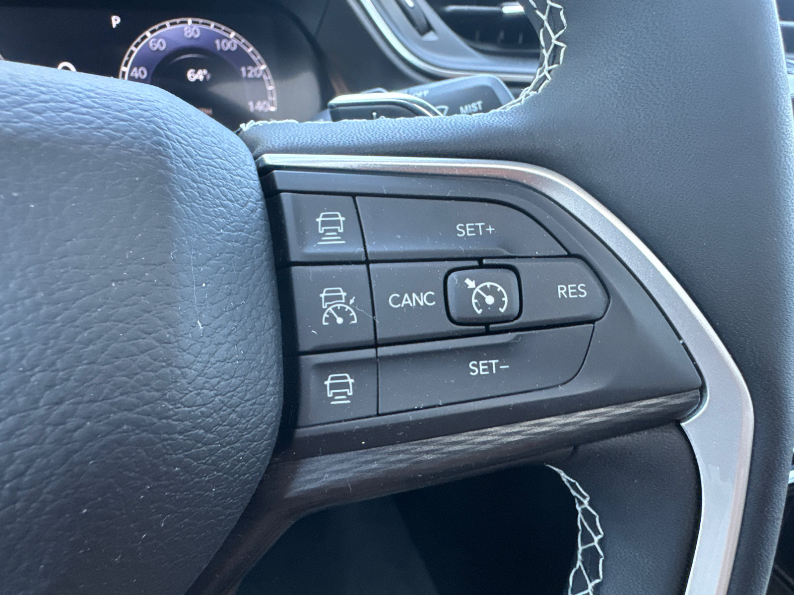 Used 2025 Jeep Grand Cherokee Laredo X RWD image 33