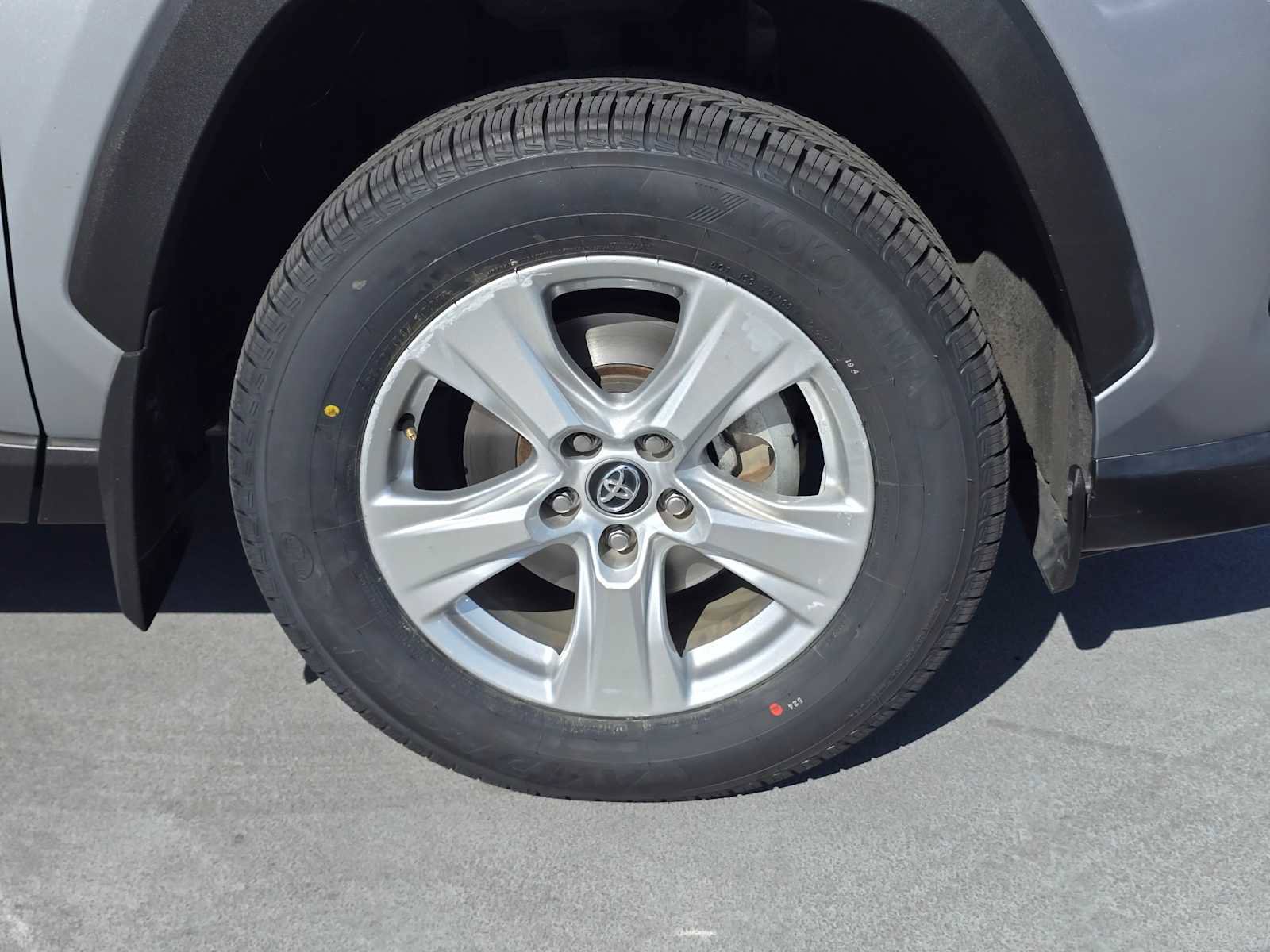 Used 2020 Toyota RAV4 XLE w/ XLE Grade Weather Package AWD/4WD image 9