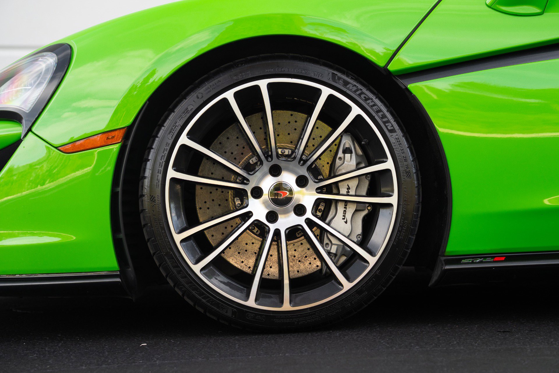 Used 2018 McLaren 570S Spider RWD image 25