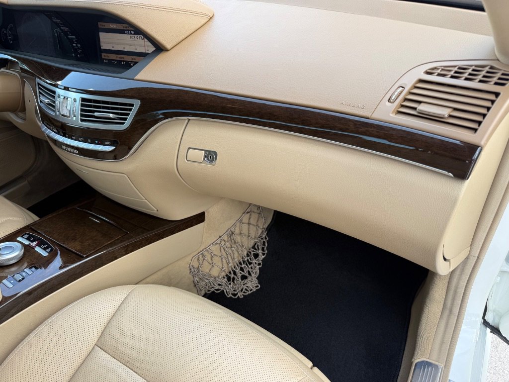 Used 2011 Mercedes-Benz S 400 w/ Sport Pkg image 38