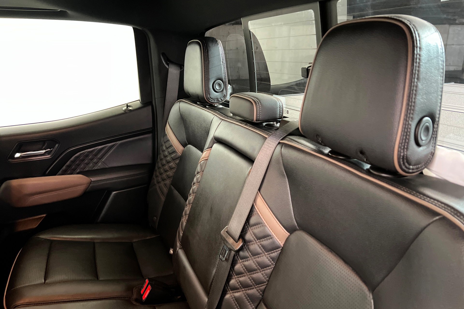 Used 2024 GMC Canyon Denali w/ LPO, Denali Black Edition AWD/4WD image 21