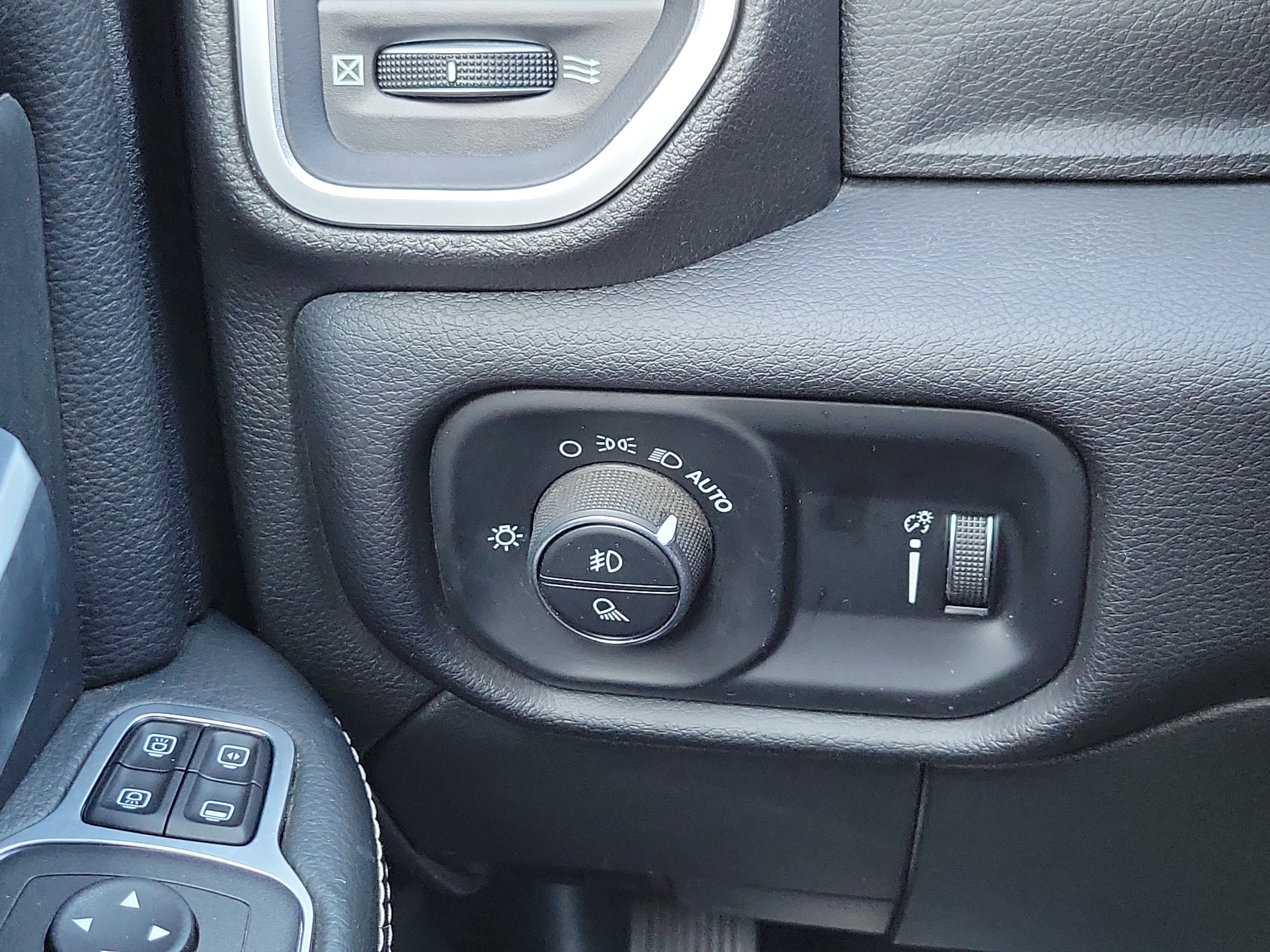 Used 2024 RAM 2500 Big Horn w/ Sport Appearance Package AWD/4WD image 12