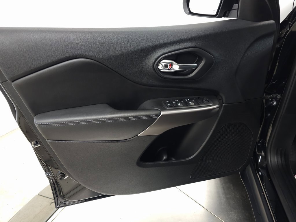 Used 2019 Jeep Cherokee Latitude w/ Popular Appearance Group image 14