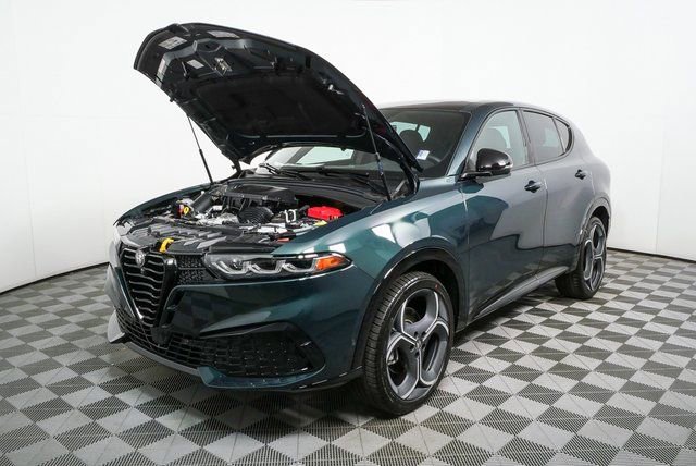 New 2026 Alfa Romeo Tonale w/ Black Premium Package image 35