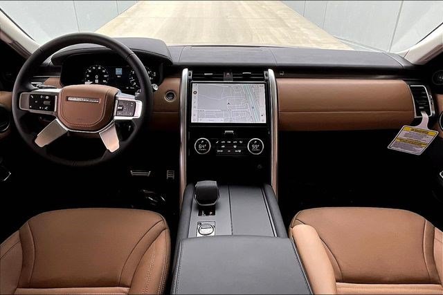 Used 2025 Land Rover Discovery Metropolitan Edition AWD/4WD image 5