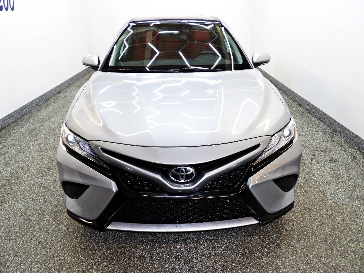 Used 2020 Toyota Camry XSE FWD image 2