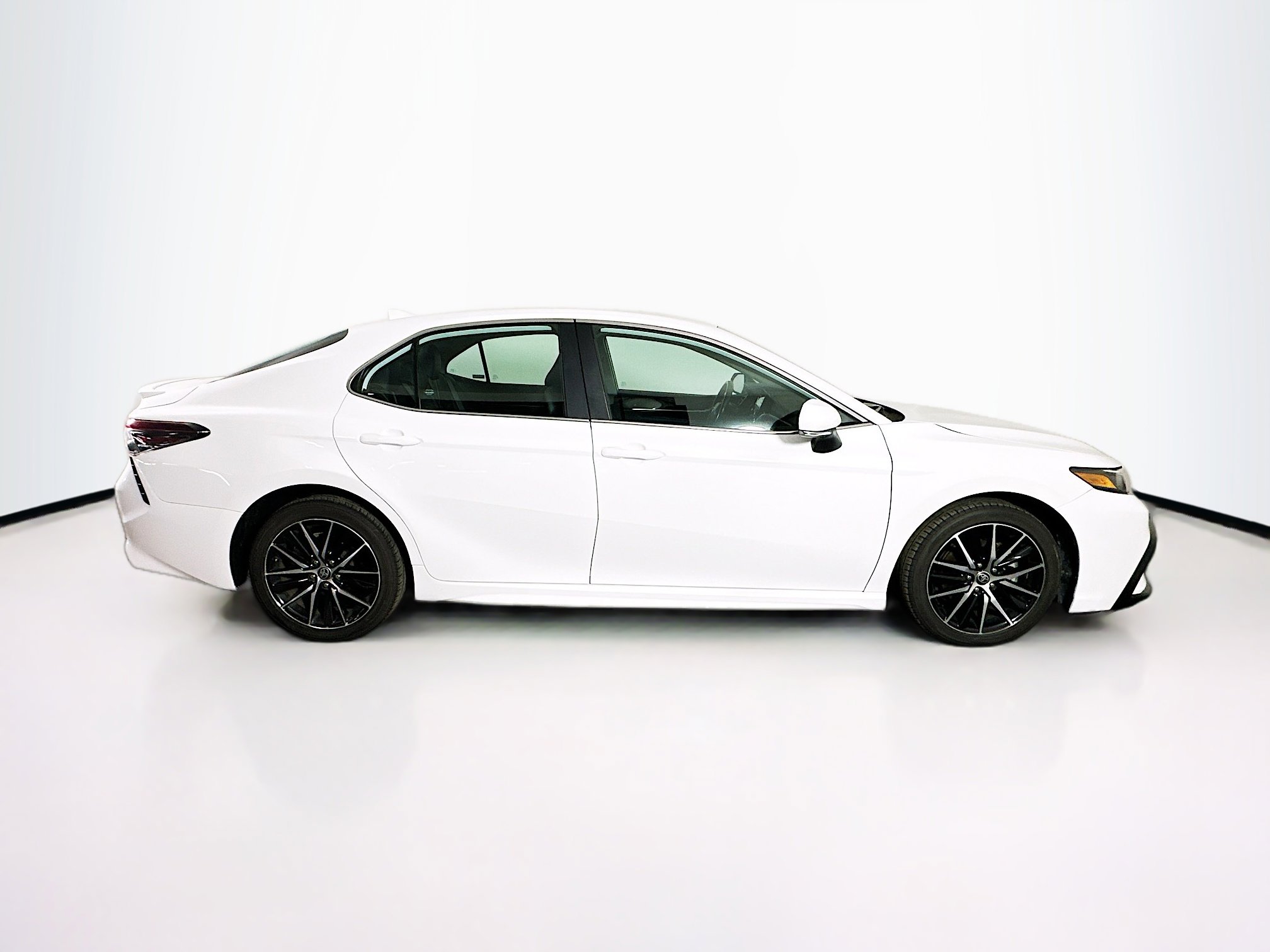 Used 2023 Toyota Camry SE image 10