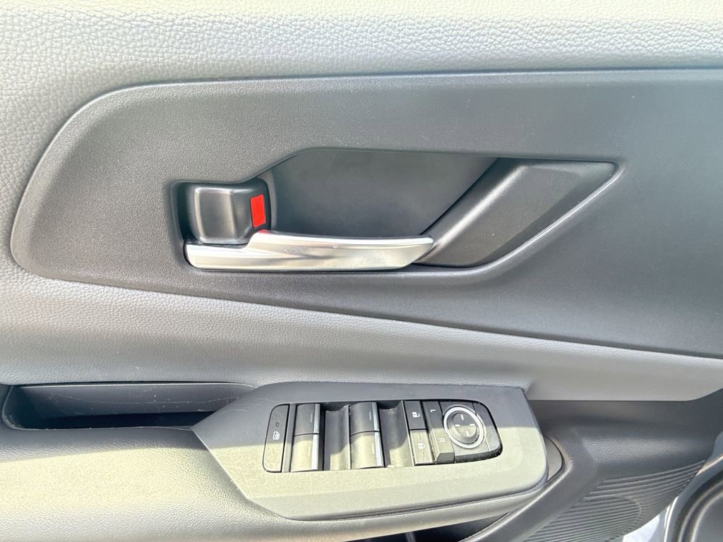 Used 2025 Toyota Prius XLE FWD image 15