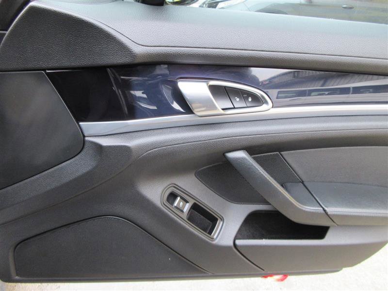 Used 2016 Porsche Panamera 4 image 31