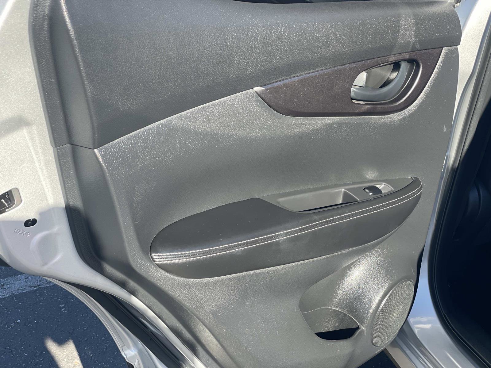 Used 2018 Nissan Rogue Sport S image 18