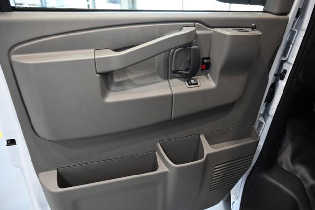 New 2026 GMC Savana 3500 w/ Driver Convenience Package RWD image 25