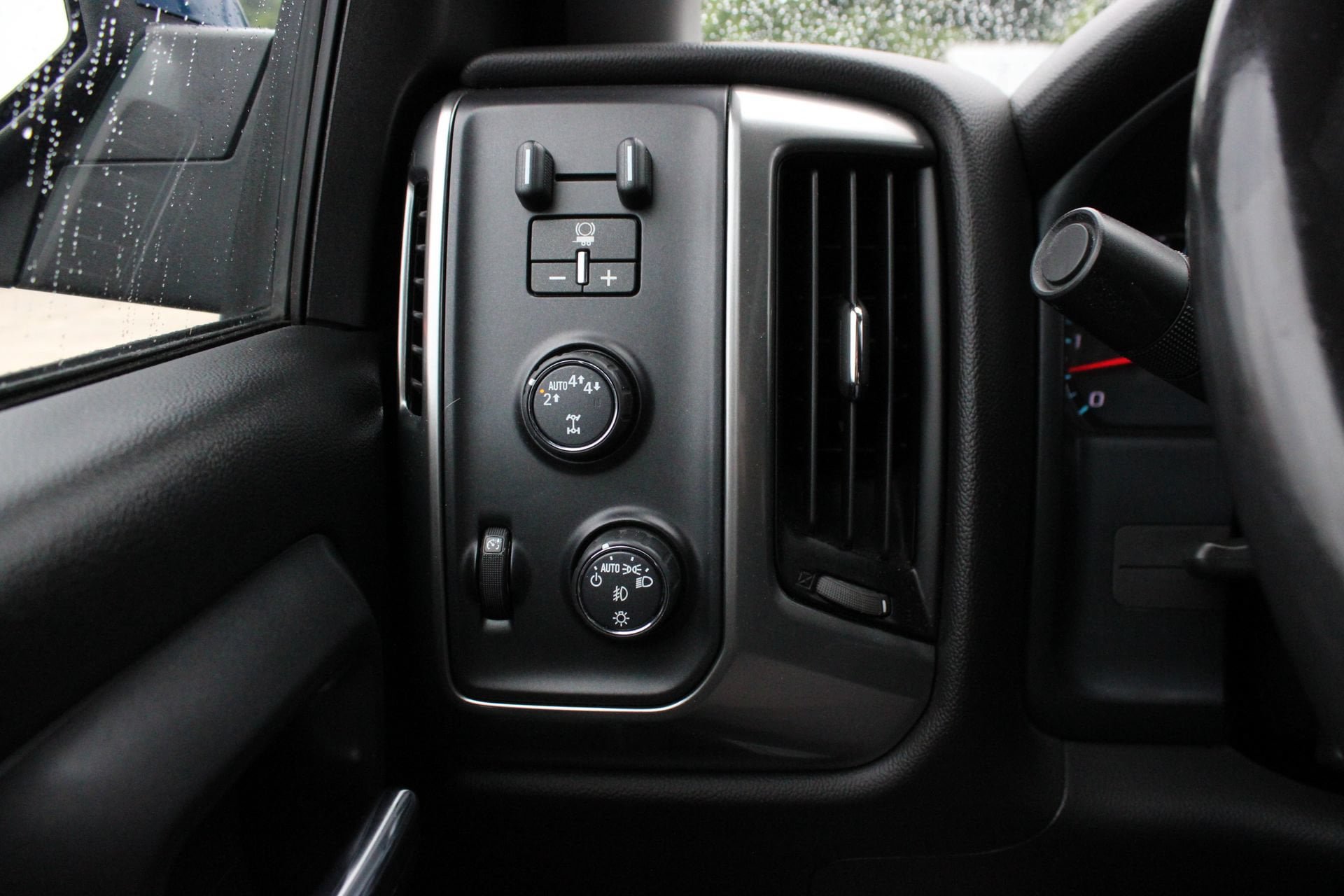 Used 2018 Chevrolet Silverado 1500 LT w/ All Star Edition AWD/4WD image 24