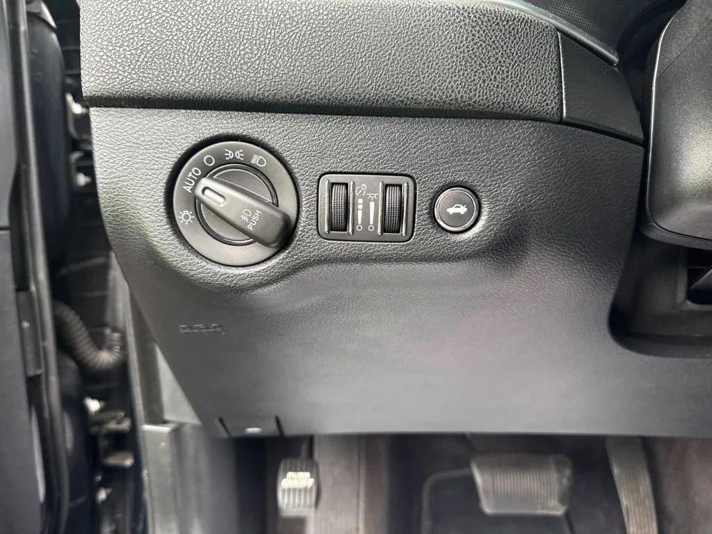 Used 2018 Dodge Charger R/T RWD image 19