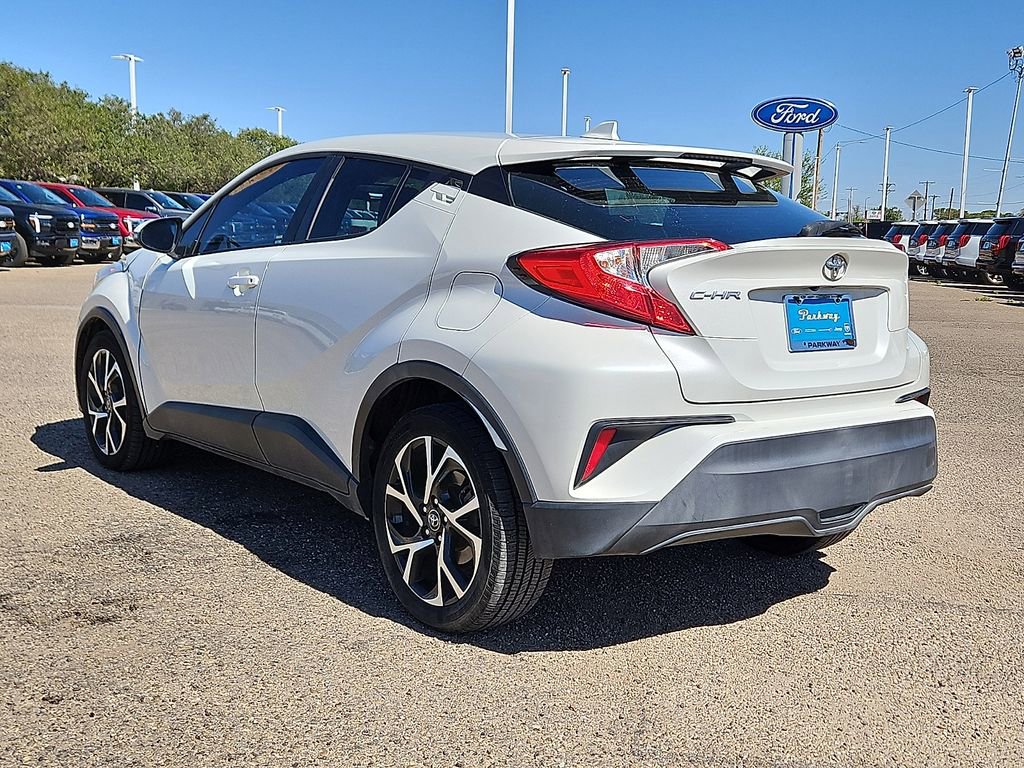 Used 2018 Toyota C-HR XLE FWD image 2